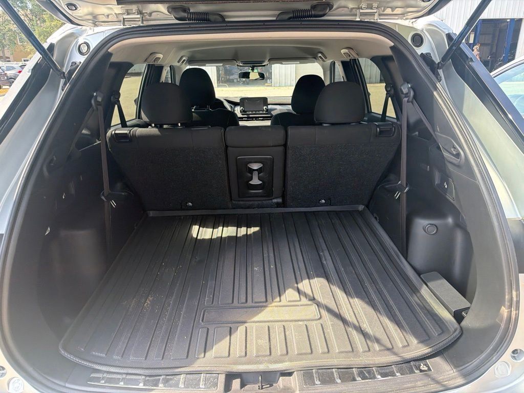 Used 2024  Mitsubishi ES image 11