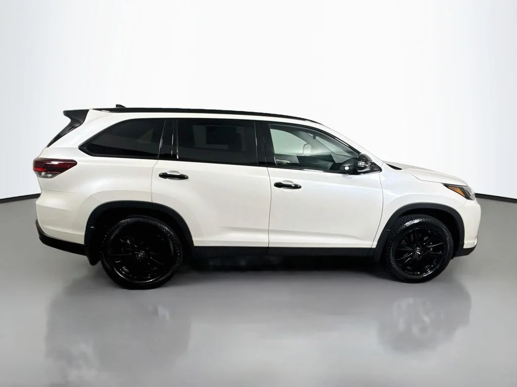 Used 2019 Blizzard Pearl Toyota SE image 8