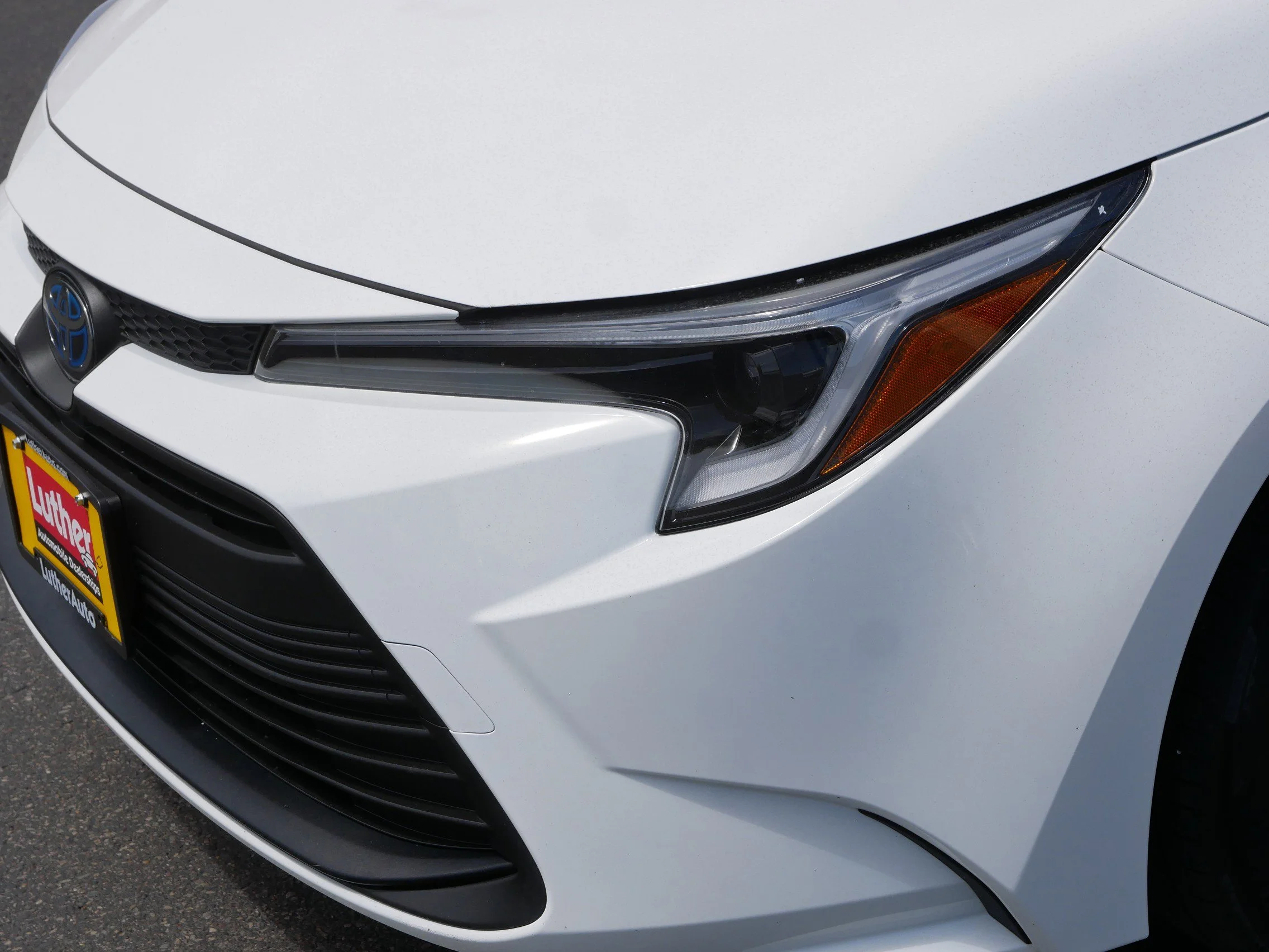 Used 2023 Ice Cap Toyota Hybrid LE image 16