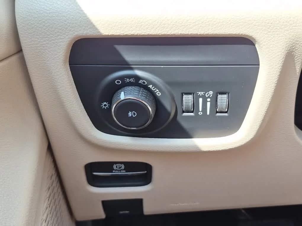 Used 2024 Rocky Mountain Pearlcoat Jeep Limited image 20