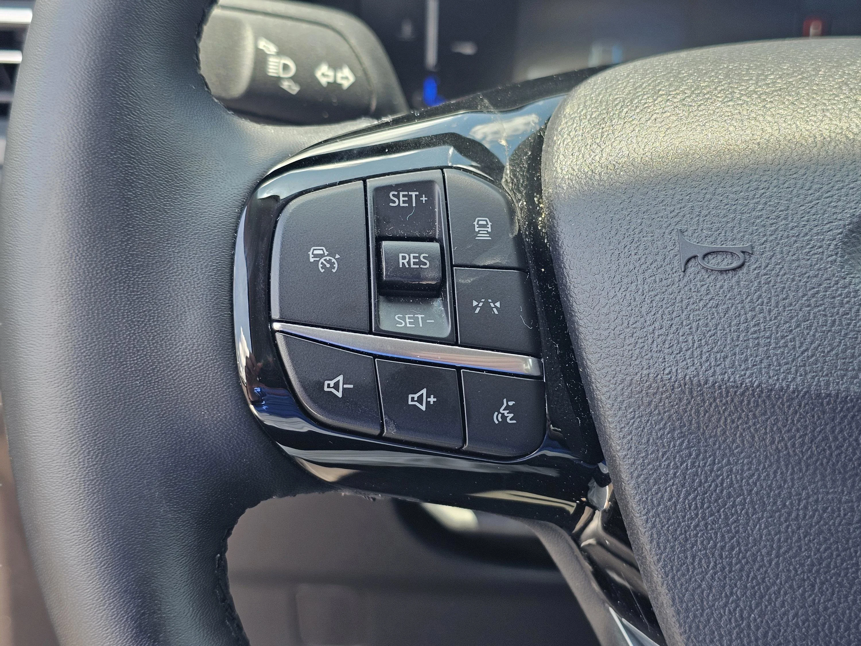 Used 2025 Agate Black Metallic Ford Active image 21