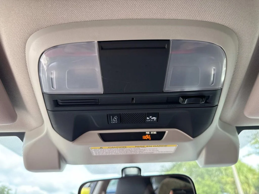 Used 2023 White Subaru Base image 42