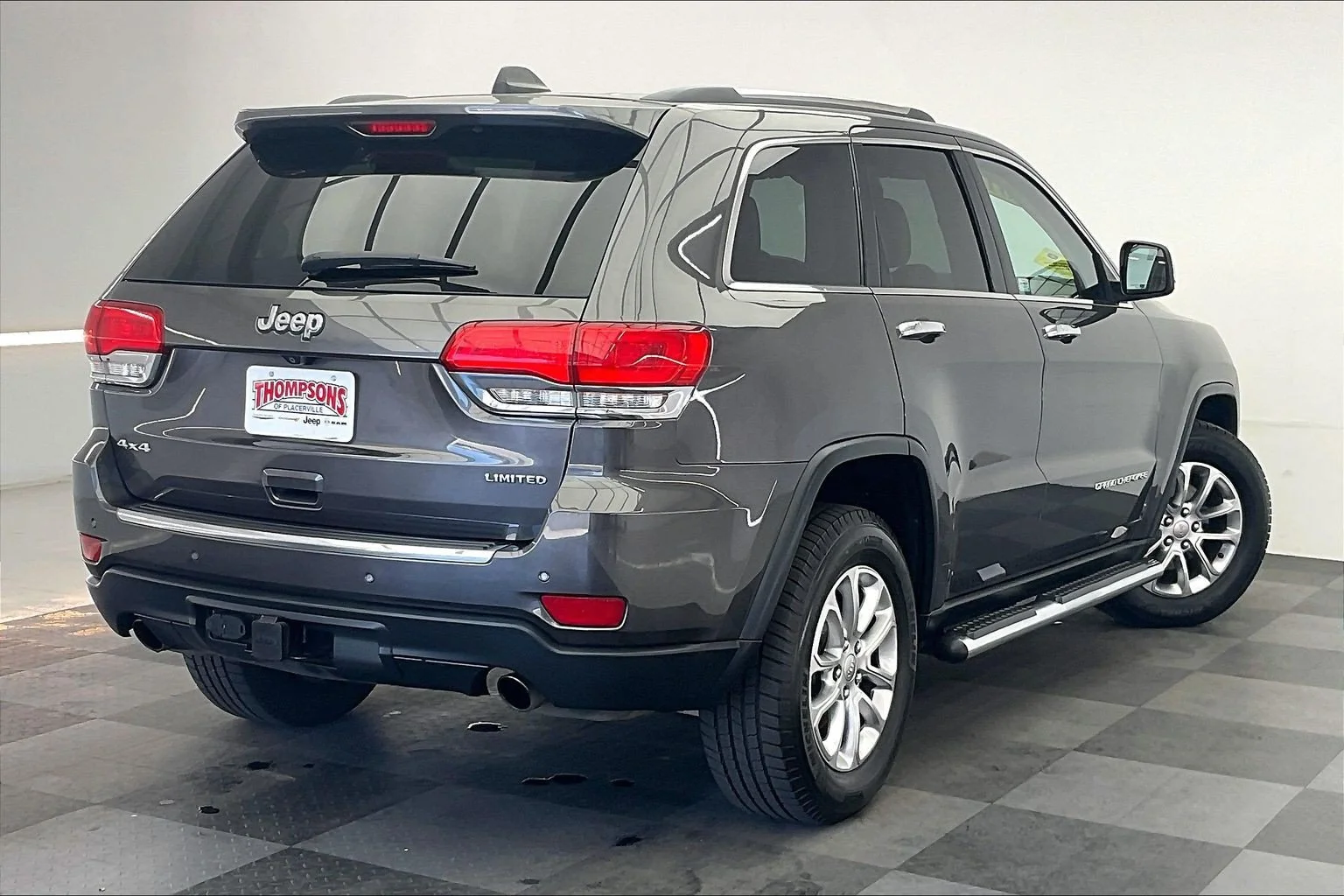 Used 2014 Granite Crystal Metallic Clearcoat Jeep Limited image 13