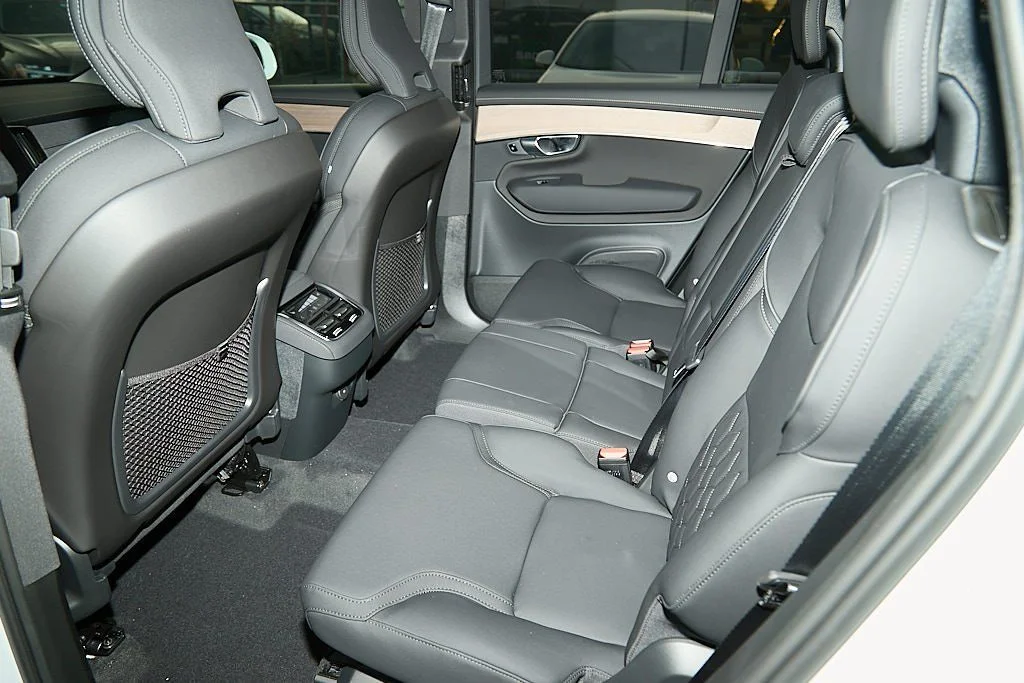 New 2026 Crystal White Volvo Plus image 19