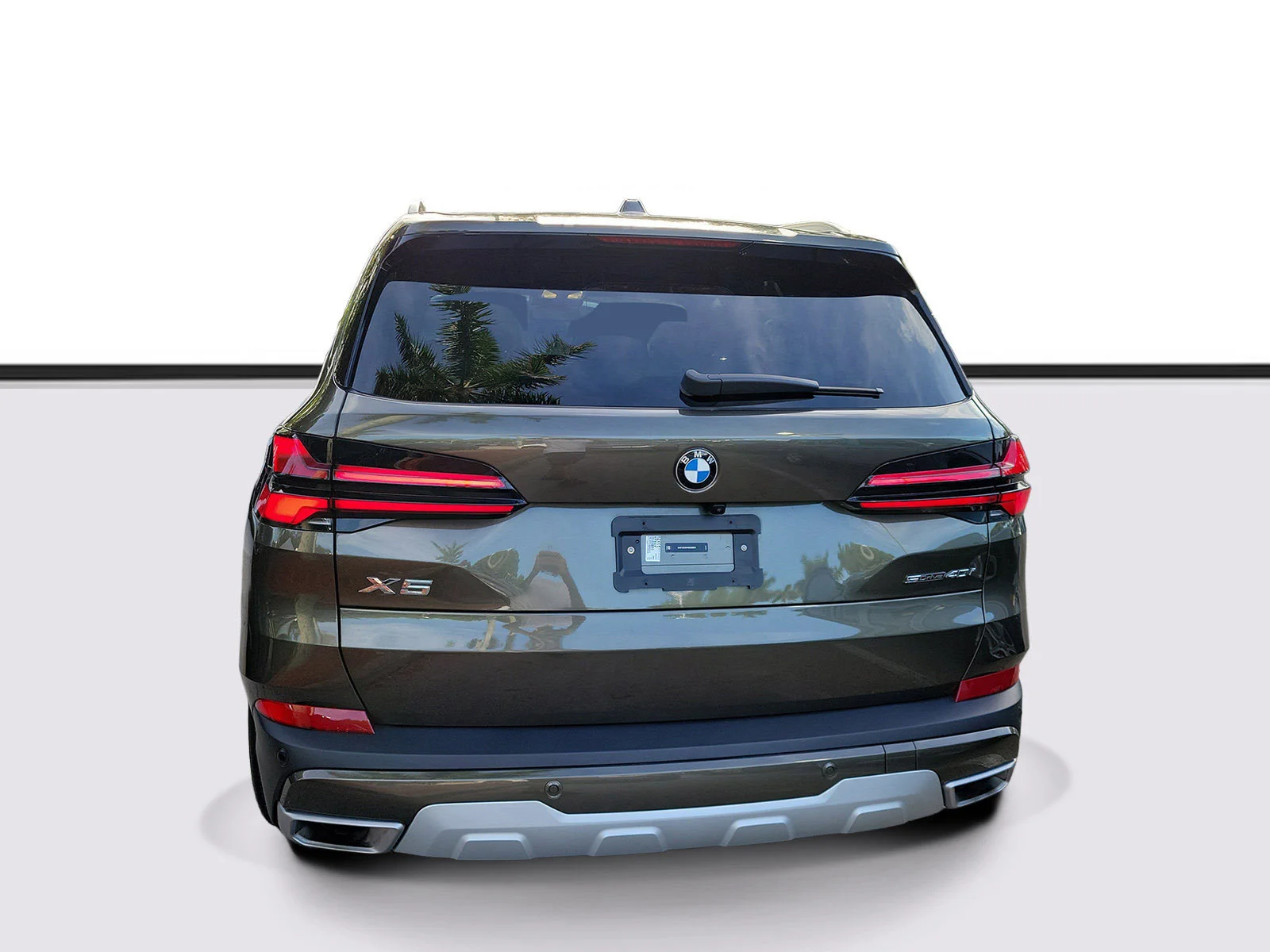 Used 2024 Manhattan Green Metallic BMW sDrive40i image 3