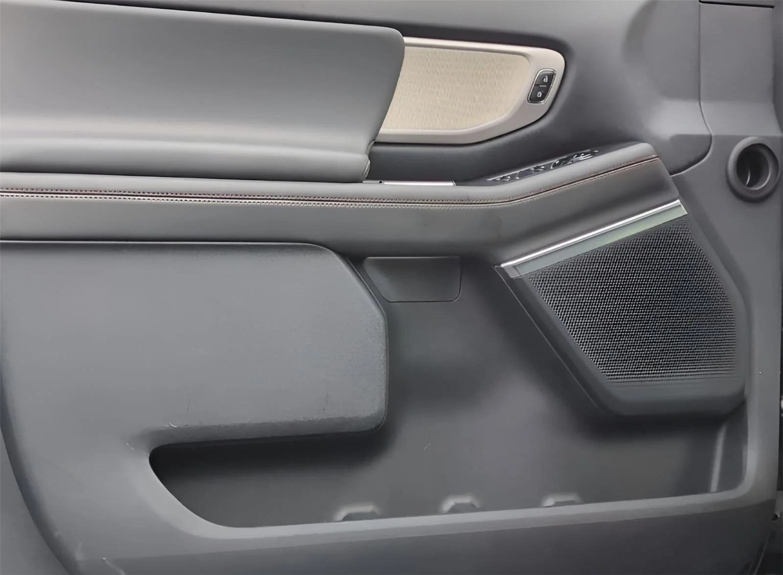 Used 2025 Agate Black Ford Active image 12