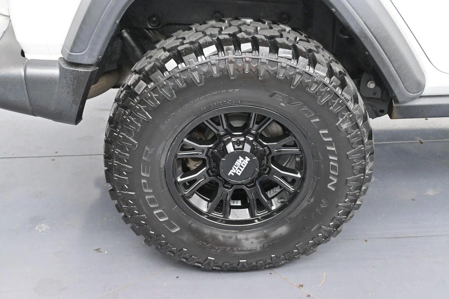 Used 2021 Bright White Clearcoat Jeep Unlimited Islander image 30