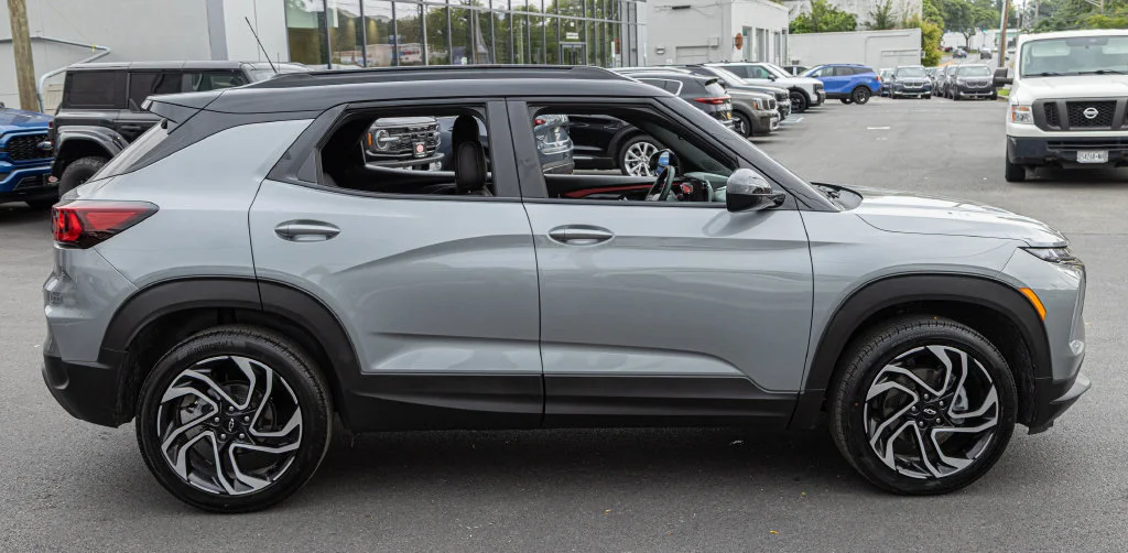 Used 2025 Gray Chevrolet RS image 7