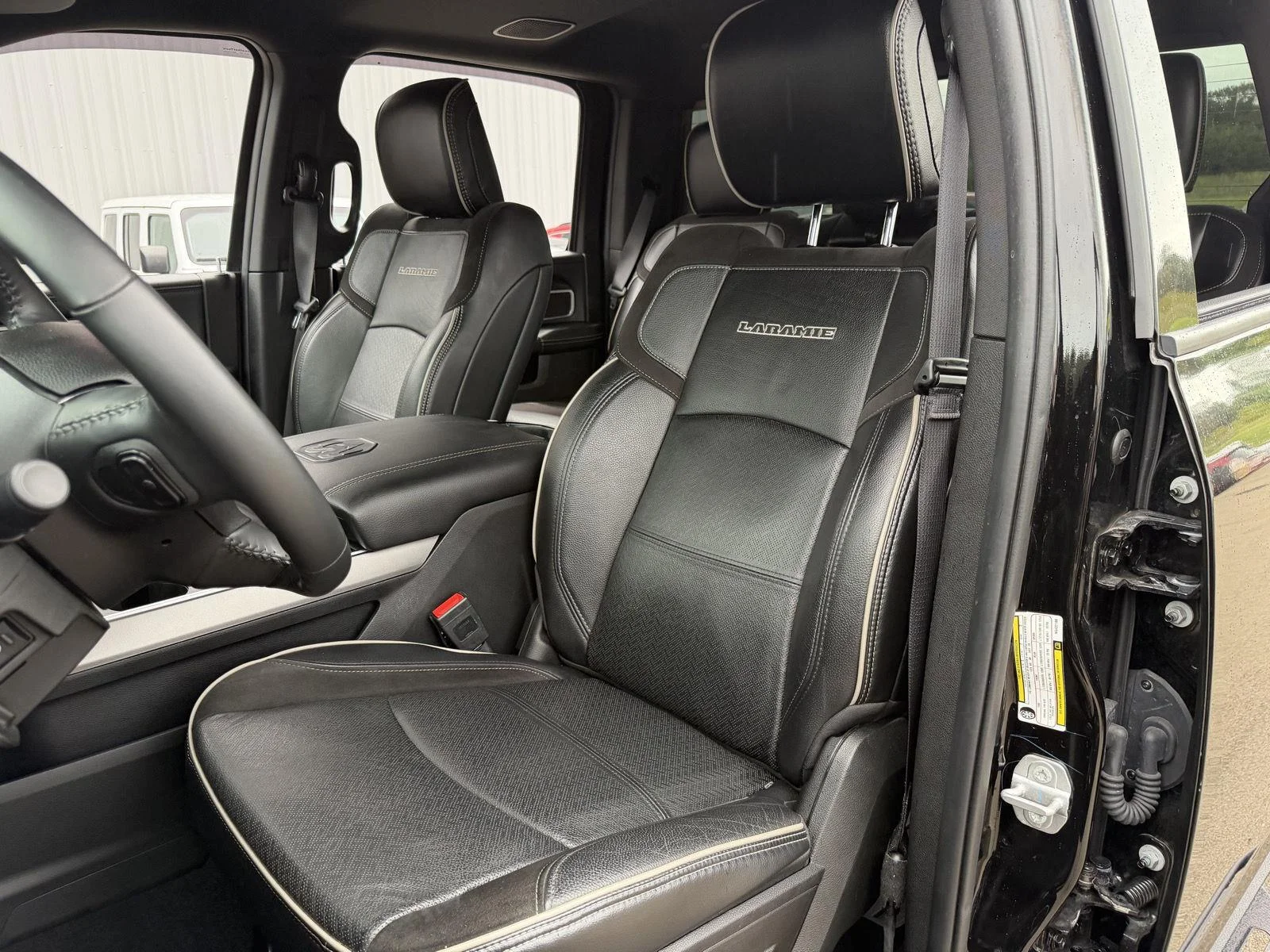 Used 2022 Diamond Black Crystal Pearlcoat Ram Laramie image 17