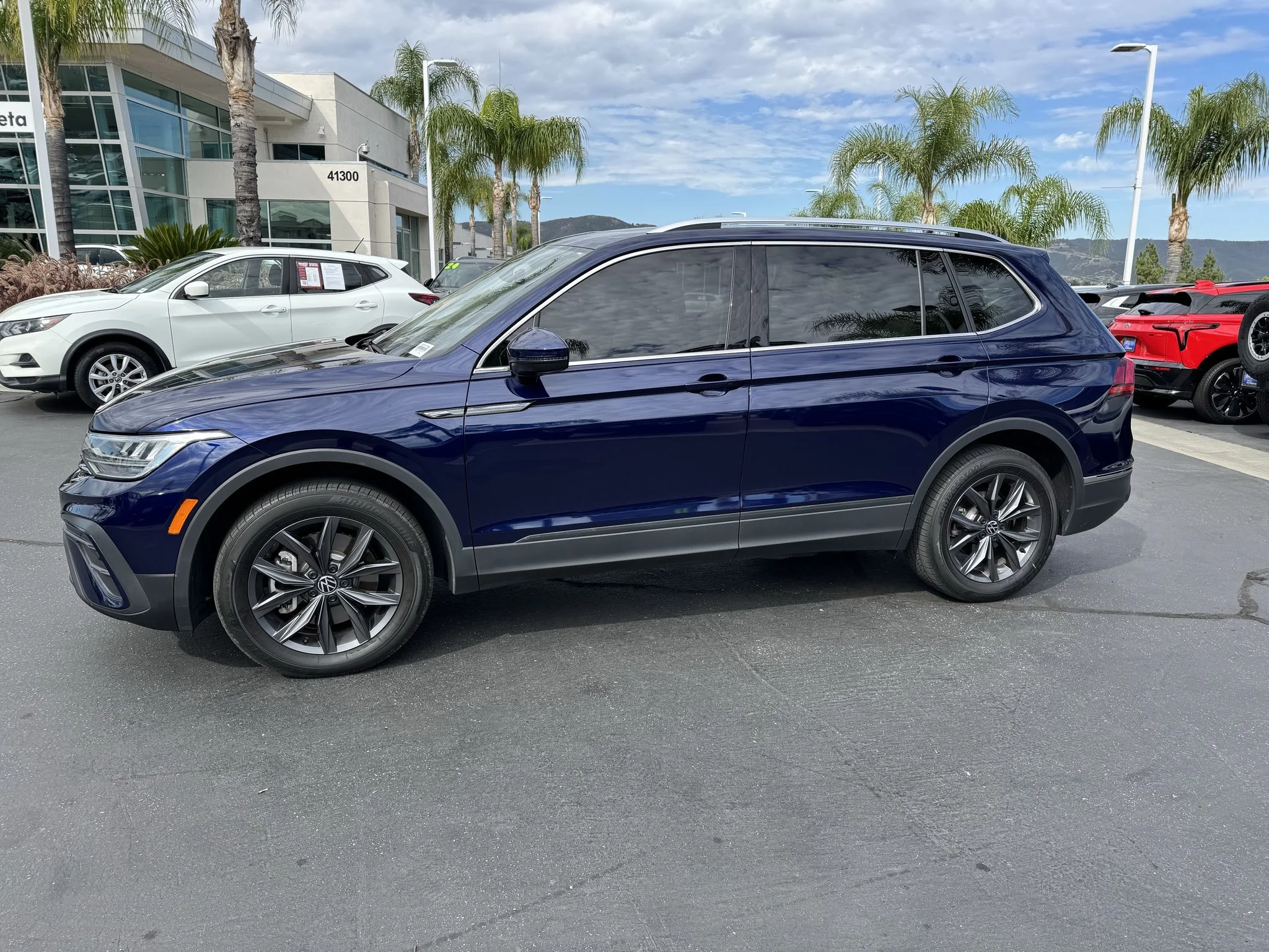 Used 2023 Atlantic Blue Metallic Volkswagen SE image 5