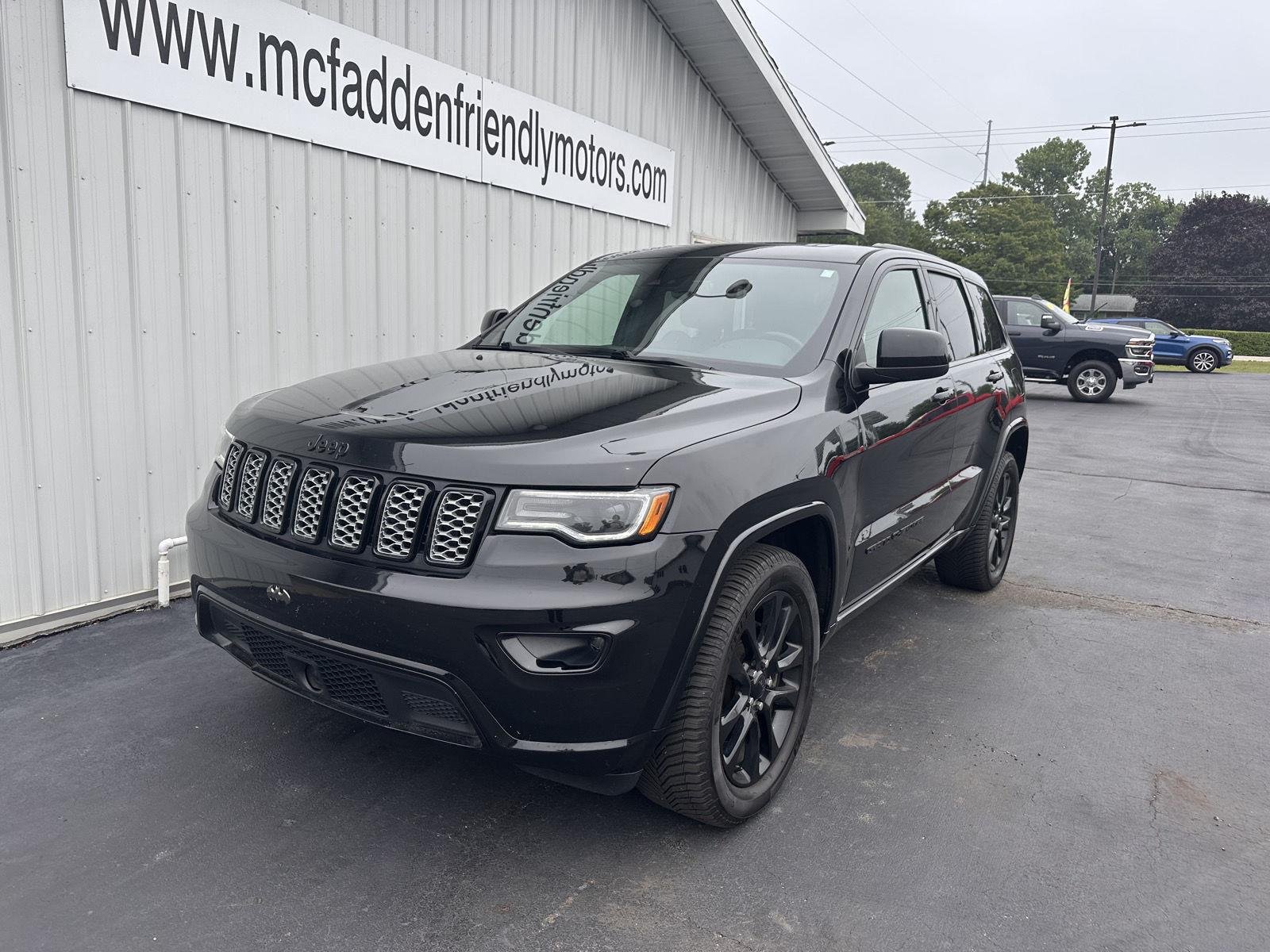 Used 2021 Diamond Black Crystal Pearlcoat Jeep Laredo X image 6