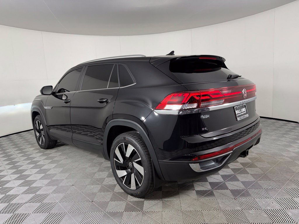 Used 2024 Black Volkswagen 2.0T SE w/Technology image 9