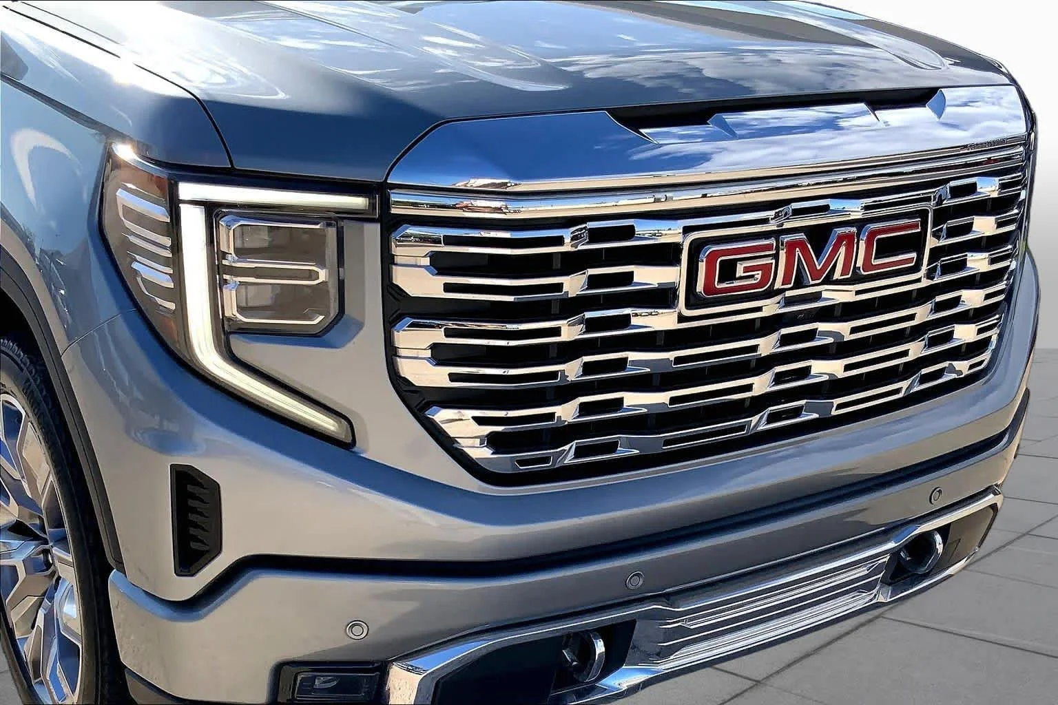 Used 2024 Sterling Metallic GMC Denali image 28