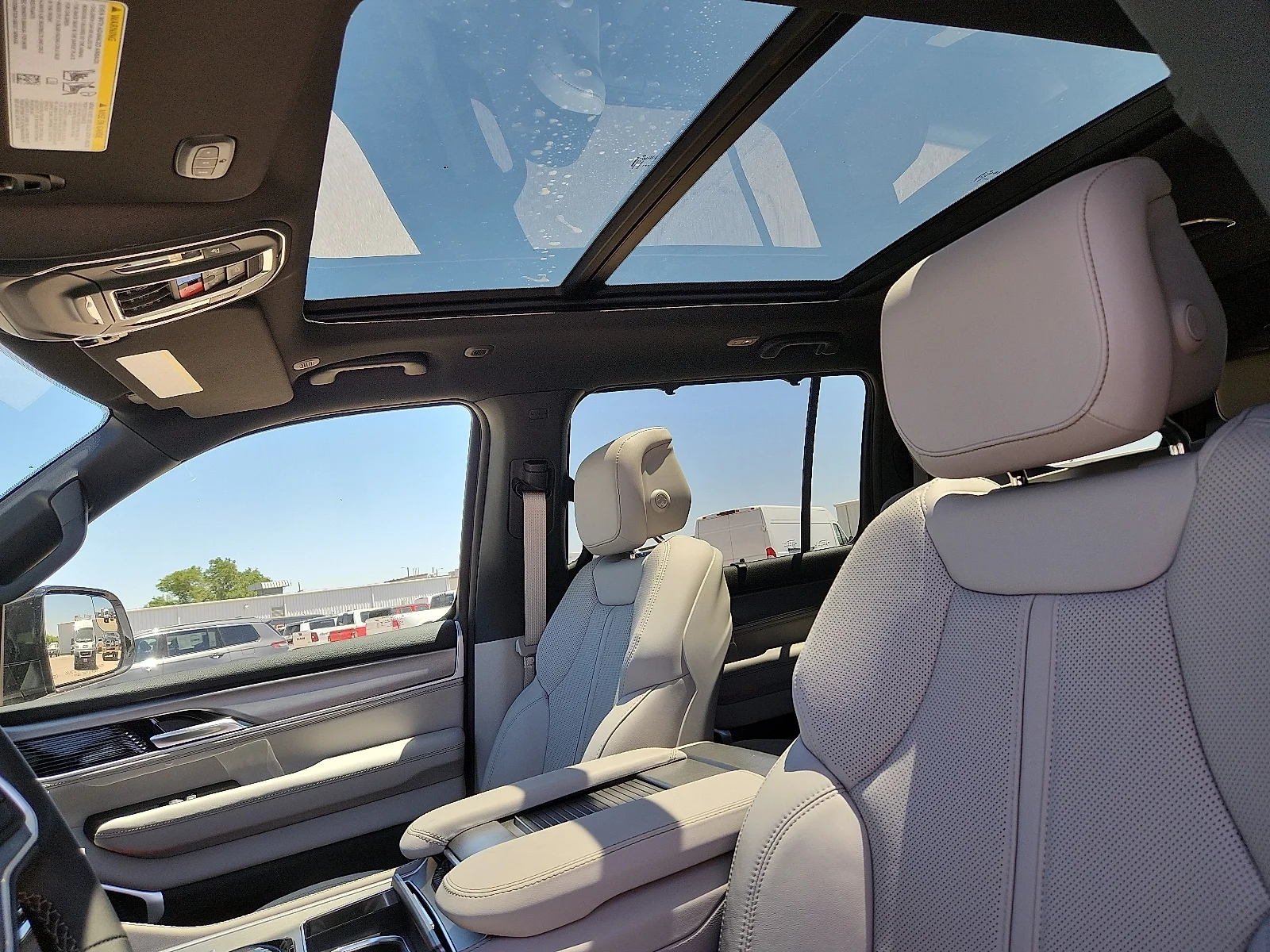New 2026 Bright White Clear-Coat  Paint Jeep LIMITED RESERVE 4X4 image 12
