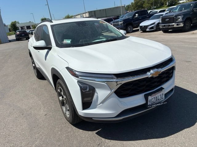 Used 2024 Summit White Chevrolet LT image 5
