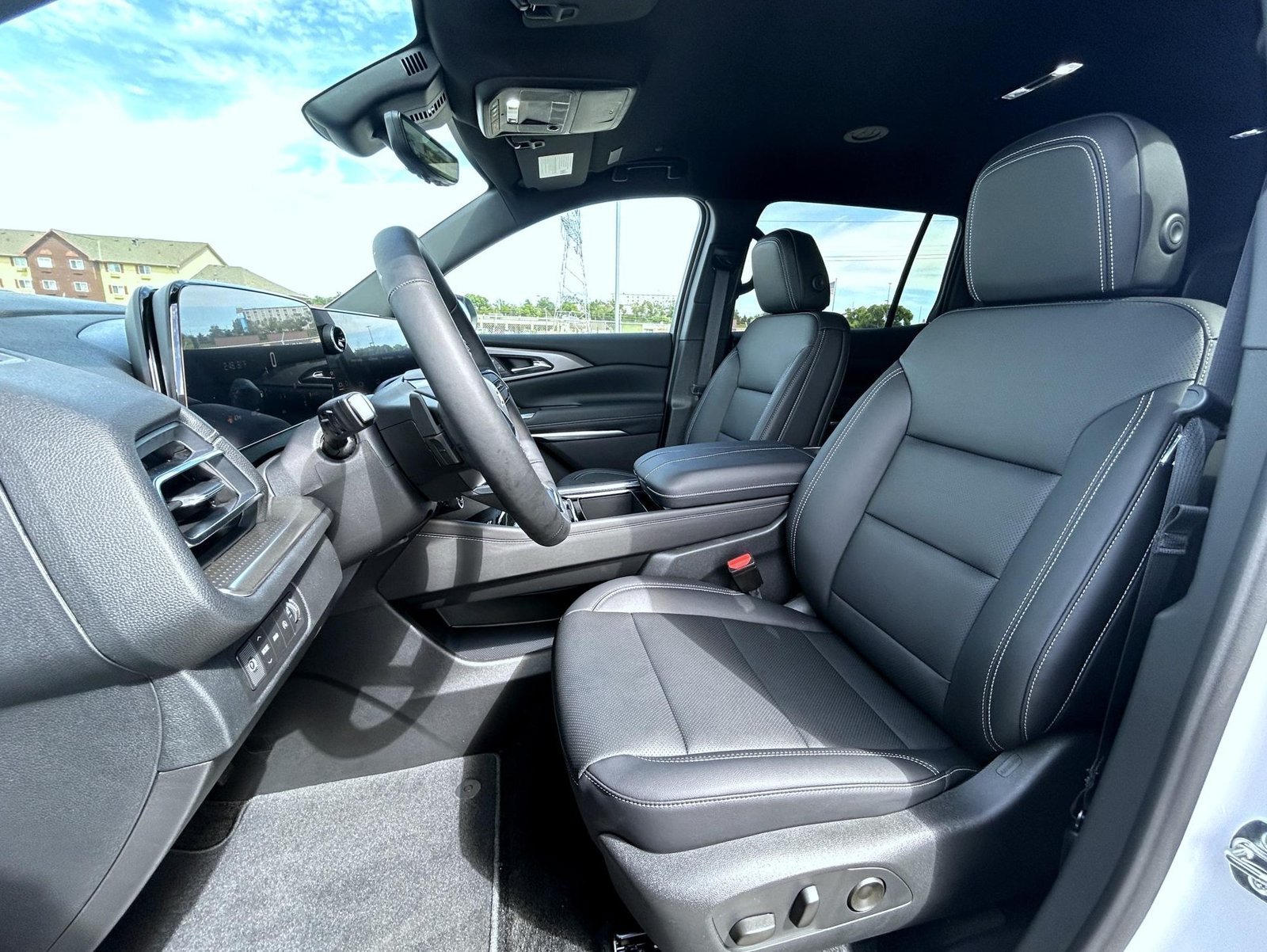New 2027 Summit White Chevrolet LT image 10