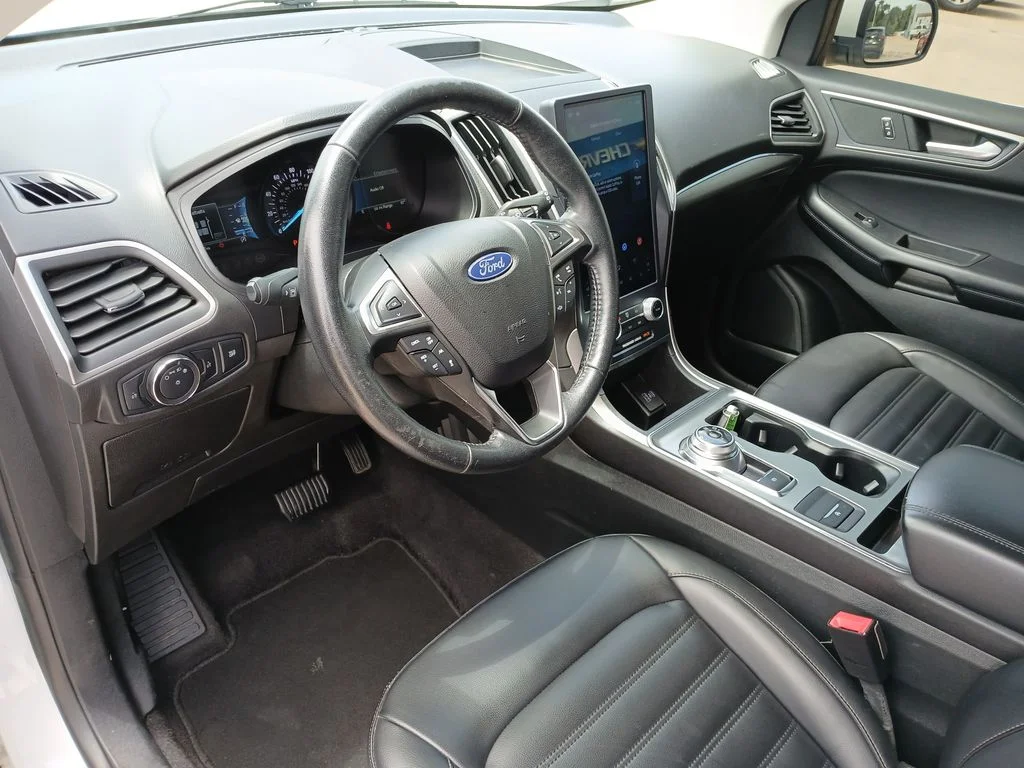 Used 2022 White Ford SEL image 10