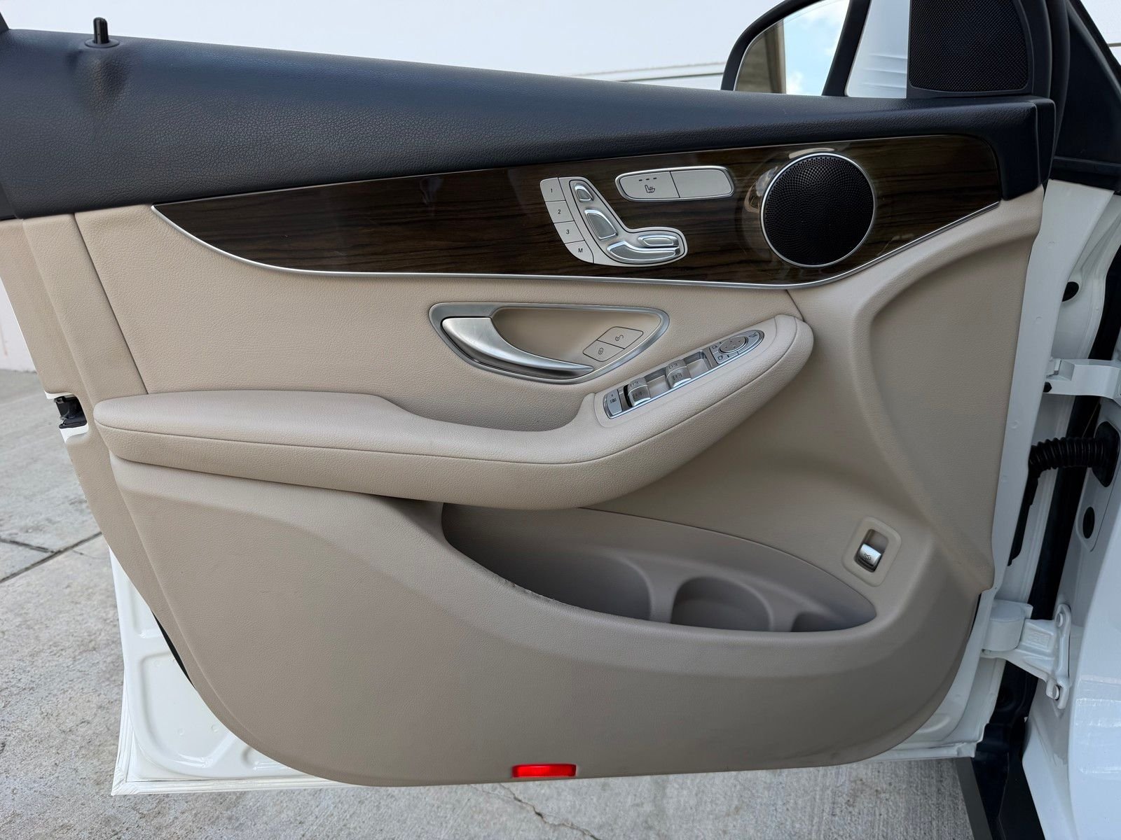 Certified Used 2021  Mercedes-Benz GLC 300 image 17