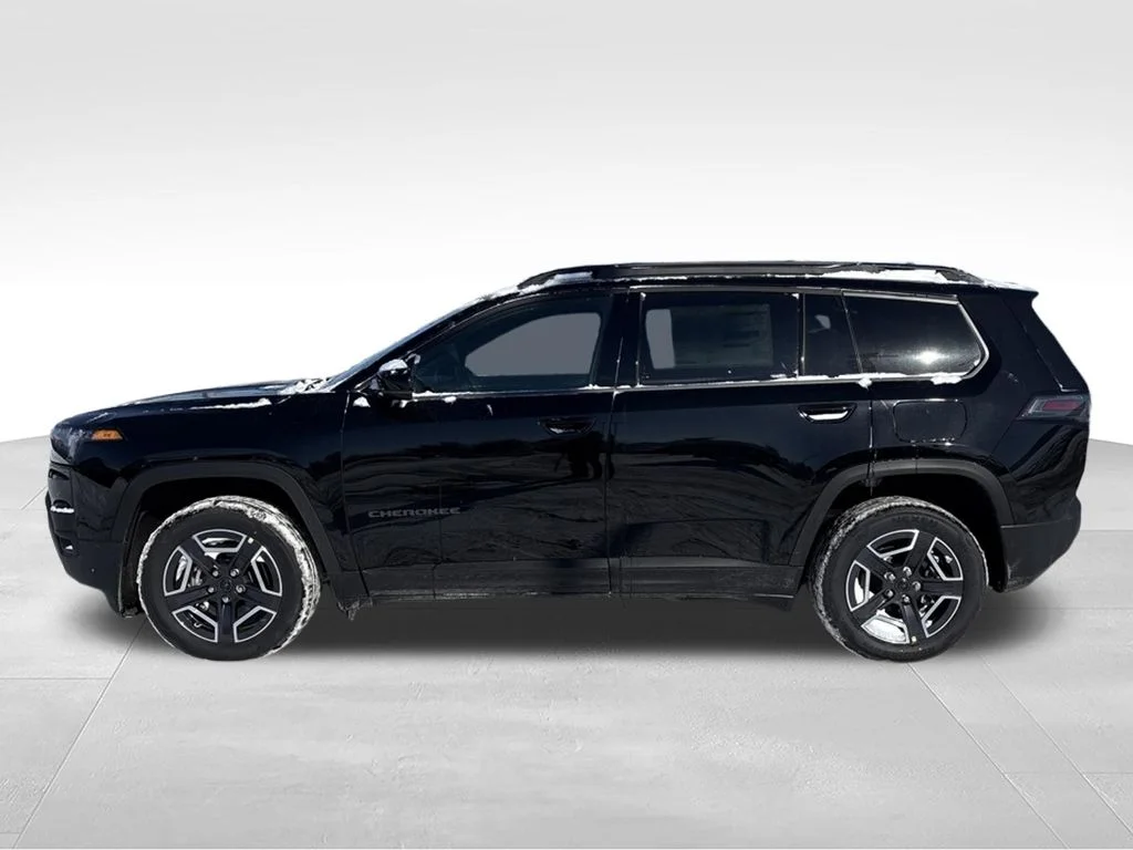 New 2026 Diamond Black Crystal Pearl-Coat Exterior Paint Jeep Limited image 8