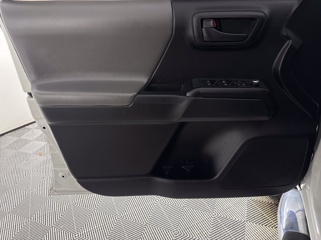 Used 2016 White Toyota SR image 10
