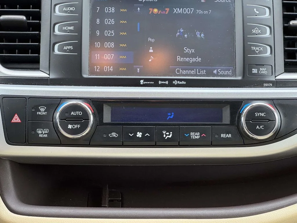Used 2018 Blue Toyota XLE image 20