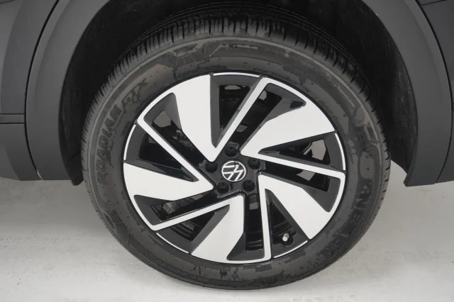 New 2026 Deep Black Pearl Volkswagen 2.0T SE w/Technology image 12