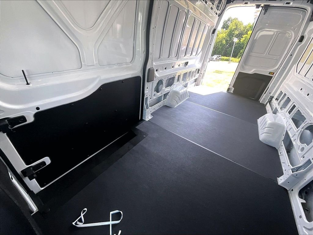New 2026 Oxford White Ford Base image 15