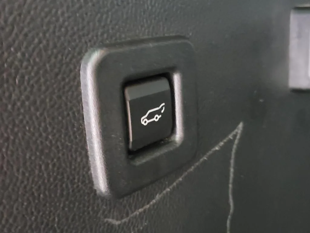 Used 2016 Red Ford Platinum image 11