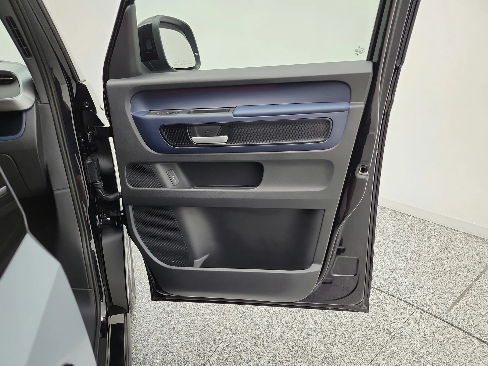 Used 2025 Deep Black Pearl Volkswagen Pro S image 21