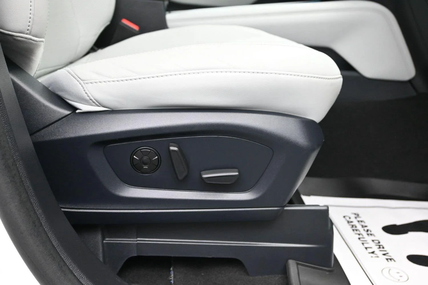 Used 2025 Star White Metallic Tri-Coat FORD Platinum image 8
