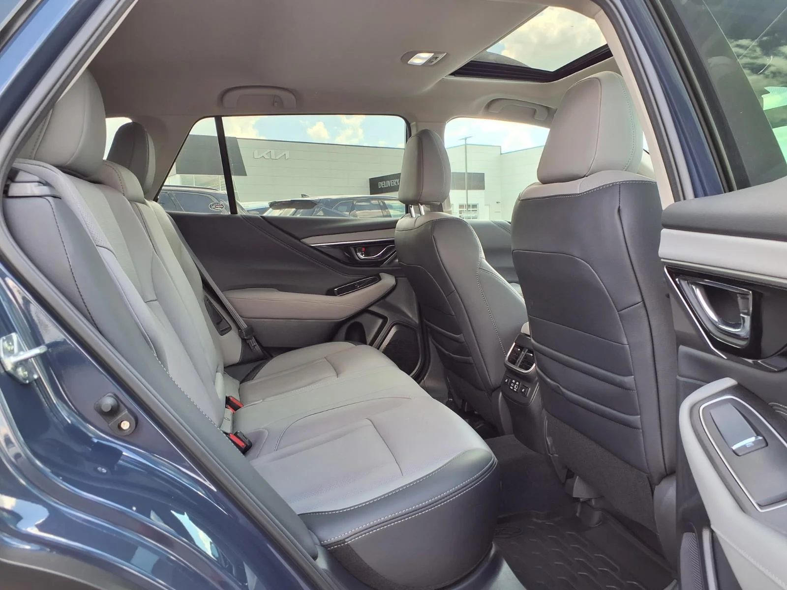 Used 2023 Cosmic Blue Pearl Subaru Limited image 31