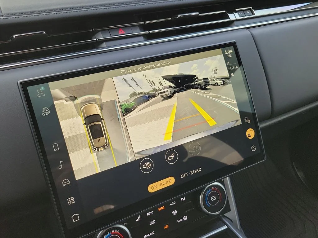 Used 2023 Gray Land Rover SE image 18