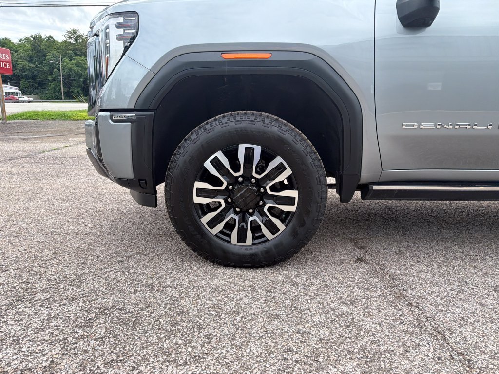 Used 2024 Silver GMC Denali Ultimate image 10