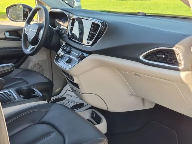 Used 2024 Silver Chrysler Touring L image 35