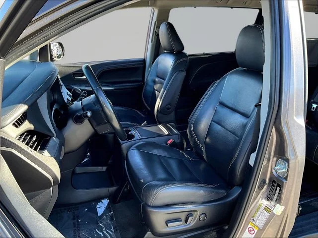 Used 2019 Gray Toyota SE image 23