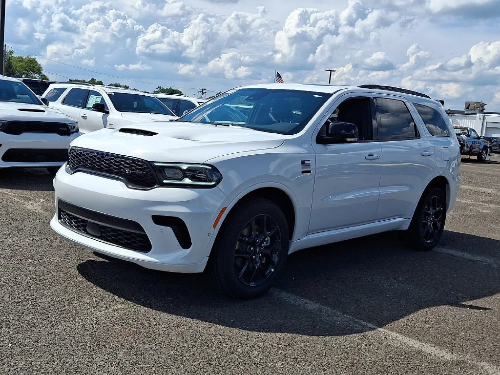 New 2026 White Knuckle Clear-Coat Exterior Paint Dodge GT Plus America 250 Edition image 4