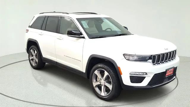 Used 2023 White Jeep Limited image 28