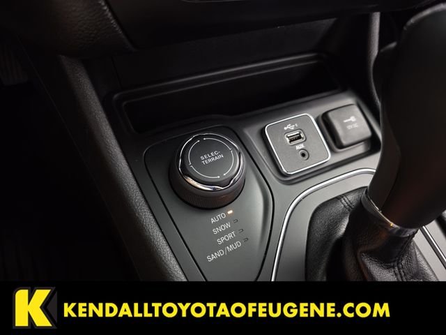Used 2019 White Jeep Latitude Plus image 21
