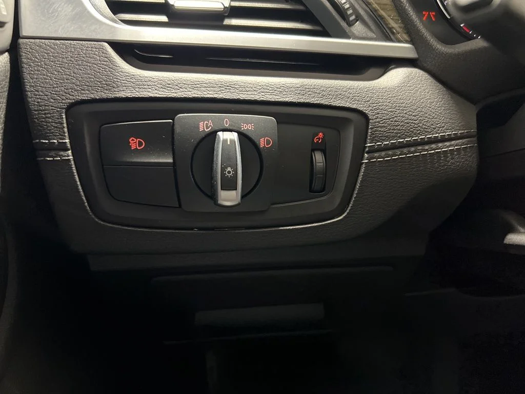 Used 2022 Black BMW xDrive28i image 31