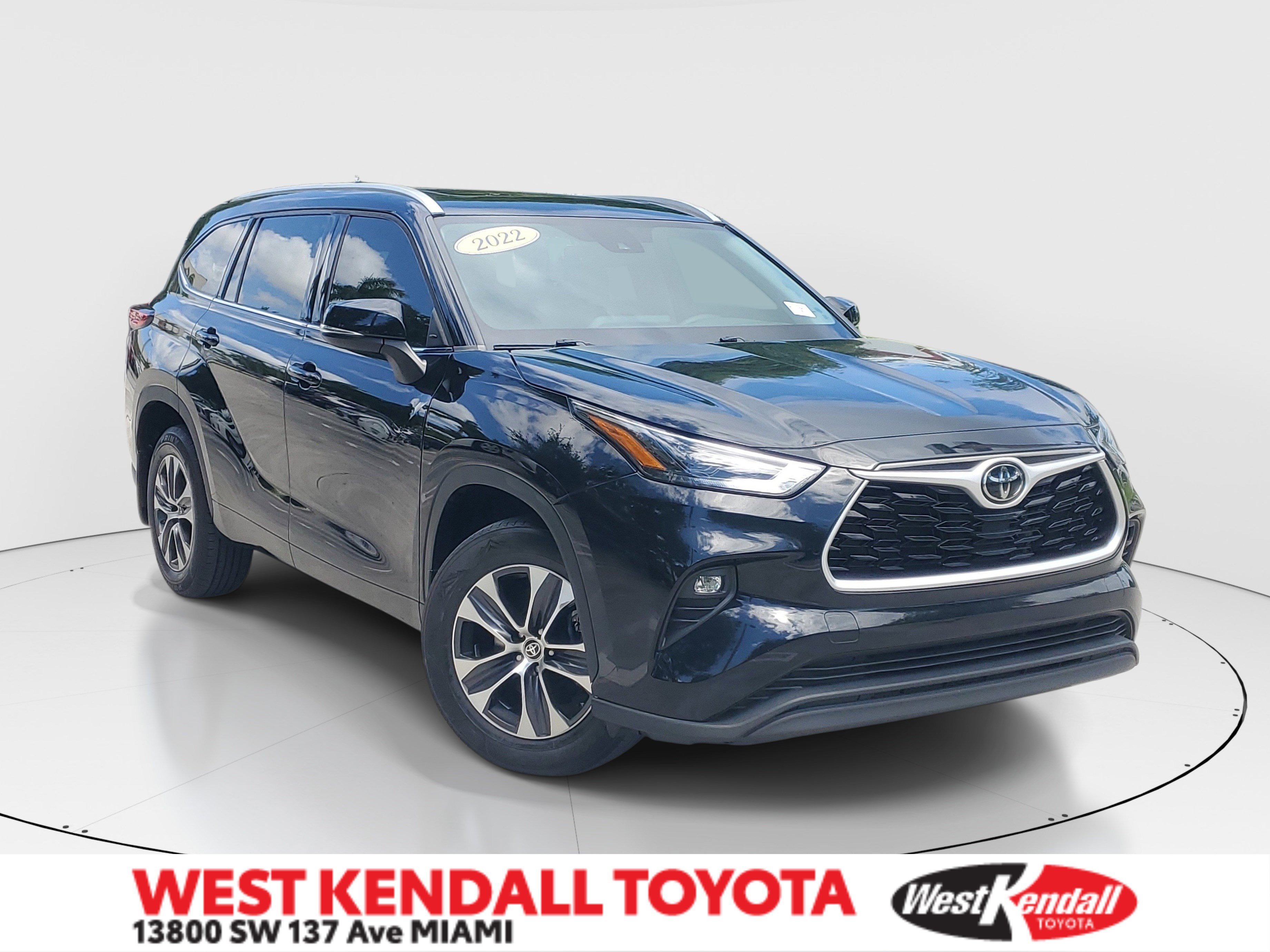 Used 2022 Midnight Black Metallic Toyota XLE image 1