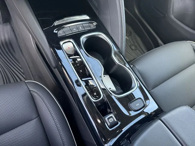 Used 2023 Black Buick Essence image 23