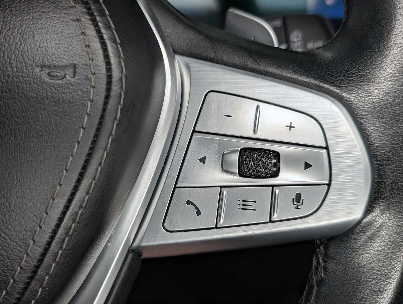 Used 2023 Alpine White BMW xDrive40i image 39