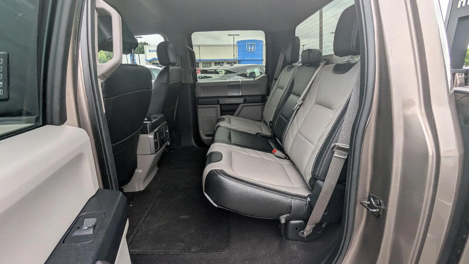 2020 Ford F-150 XLT - Photo 11