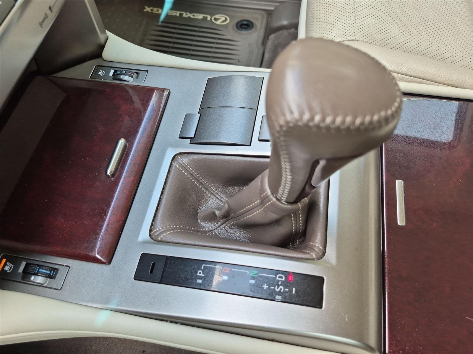 Used 2015 Claret Mica Lexus  image 29
