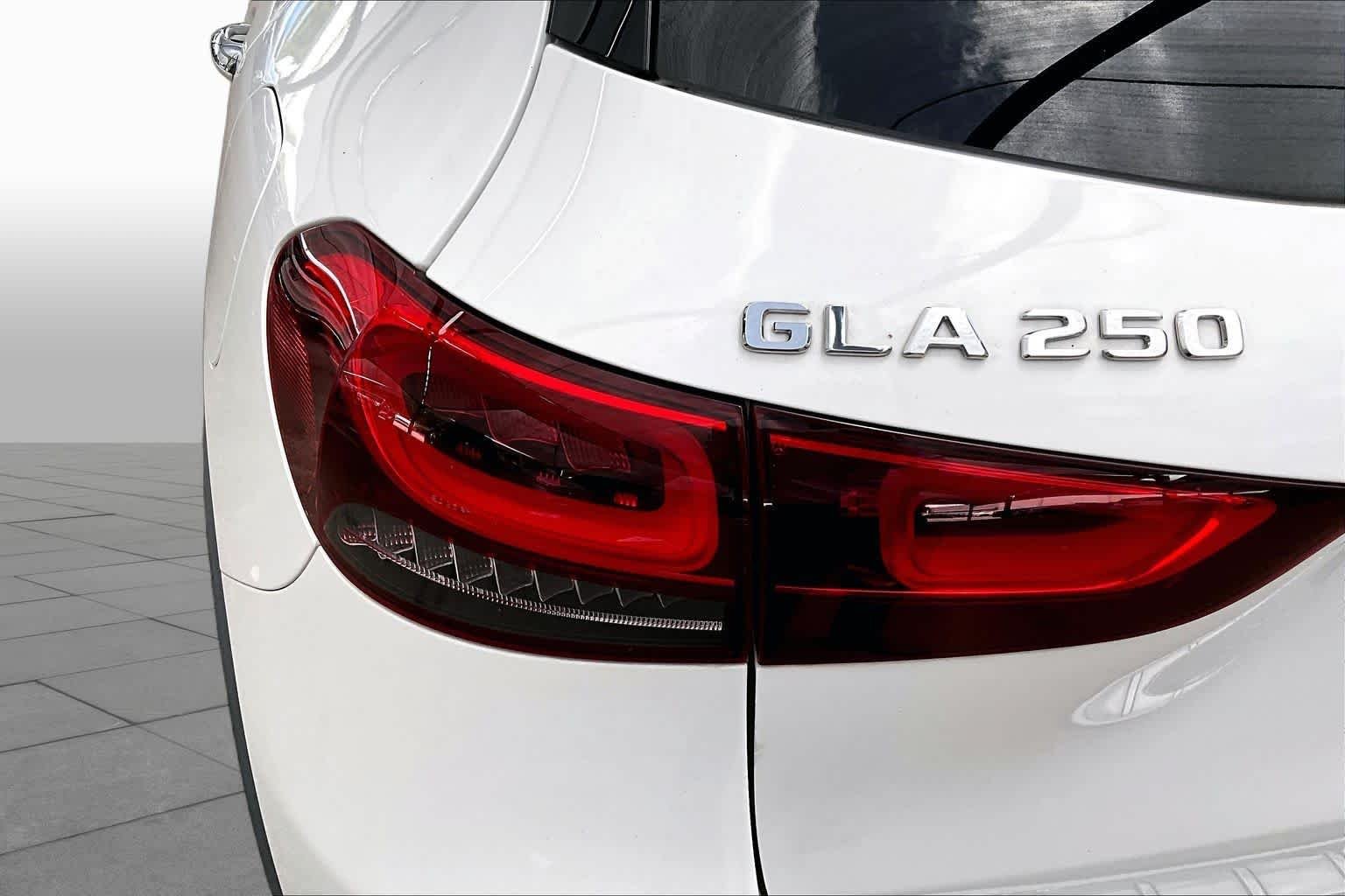 Used 2023 Polar White Mercedes-Benz GLA 250 image 29