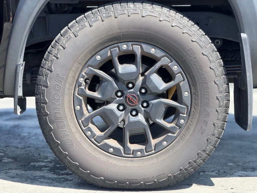 Used 2022 Black Nissan PRO-X image 3
