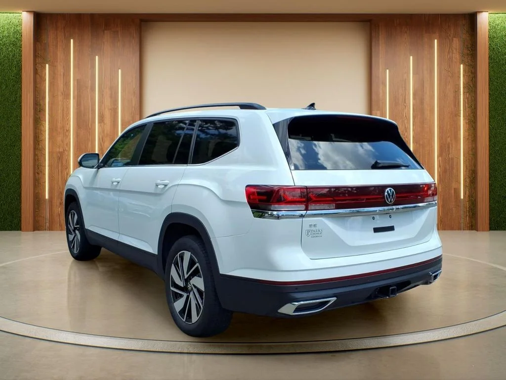 Used 2025  Volkswagen 2.0T SE w/Technology image 29