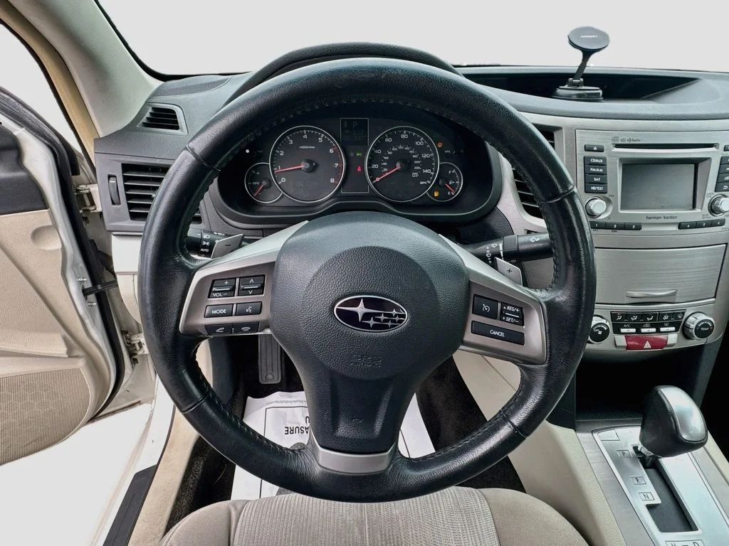 Used 2013 White Subaru 2.5i image 11