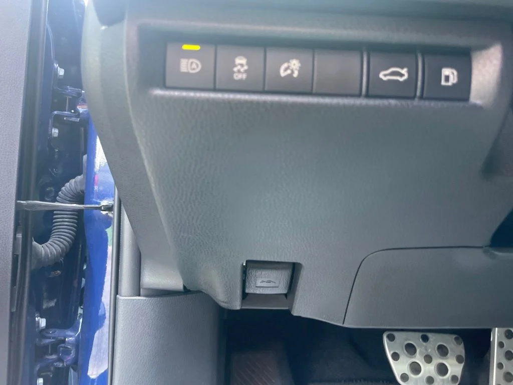 2025 Toyota Camry SE - Photo 23
