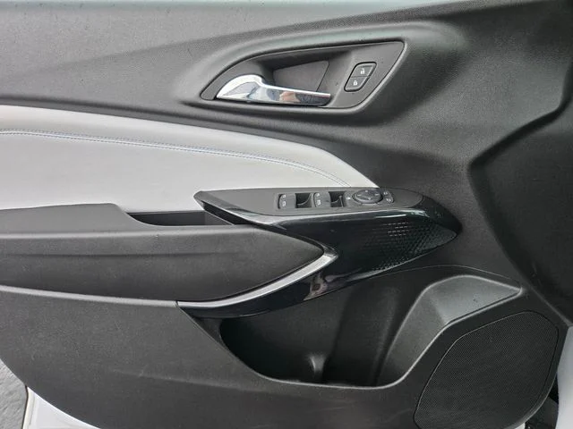 Used 2025 White Chevrolet LT image 34